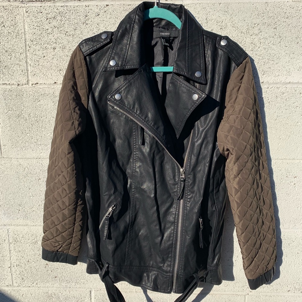 ⭐️Forever 21 faux leather jacket puff sleeves